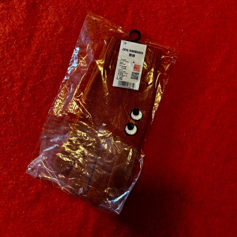 Anya Hindmarch Uniqlo collab orange touch of wool heattech knitted gloves NWT - Picture 2 of 6